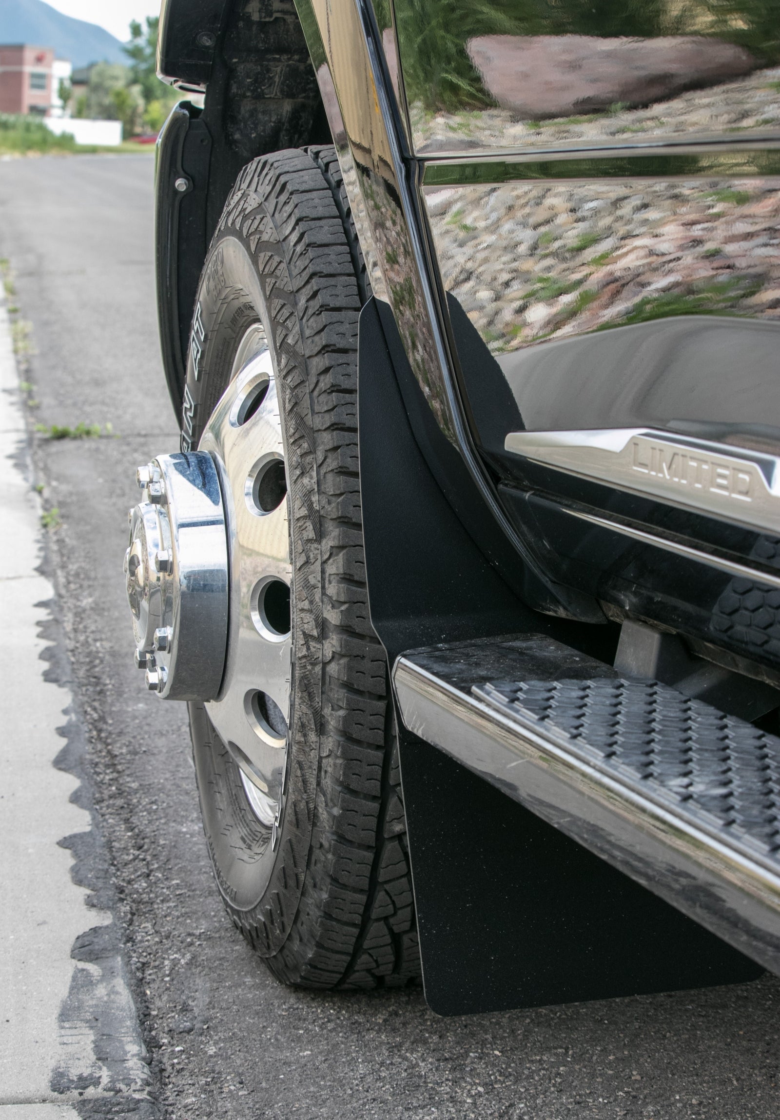 2017 Ram 3500HD featuring Rokblokz Step Back flaps in original size