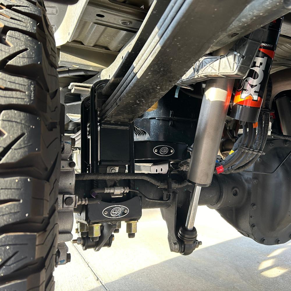 S&amp;B Under Axle Bar Mount, 3 1/2in &amp; 4in Axle, U-Bolts Down - 101044