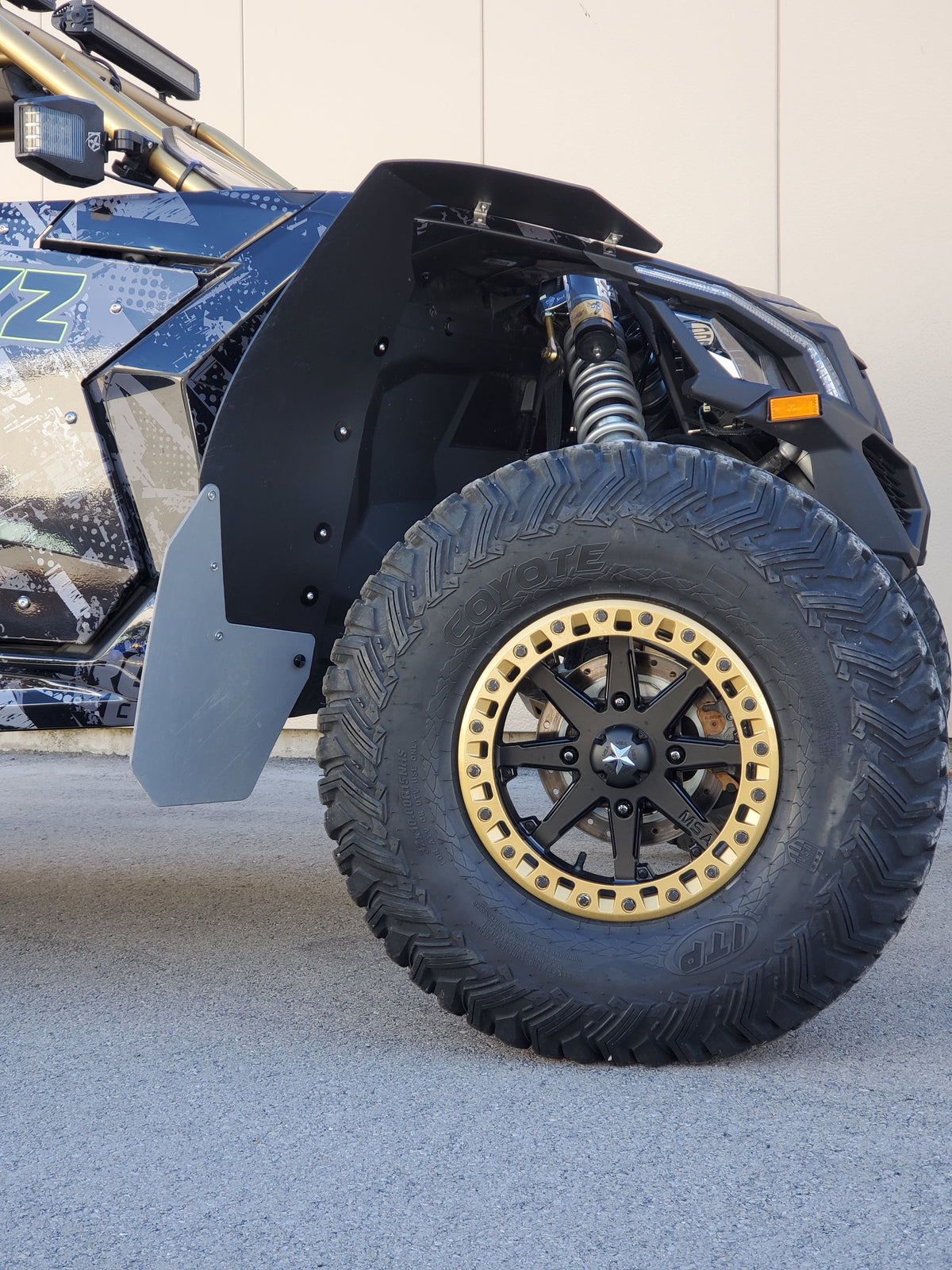 2017 Can-Am Maverick X3 Featuring Rokblokz 72" Fenders with Gray accents - FRONT 1