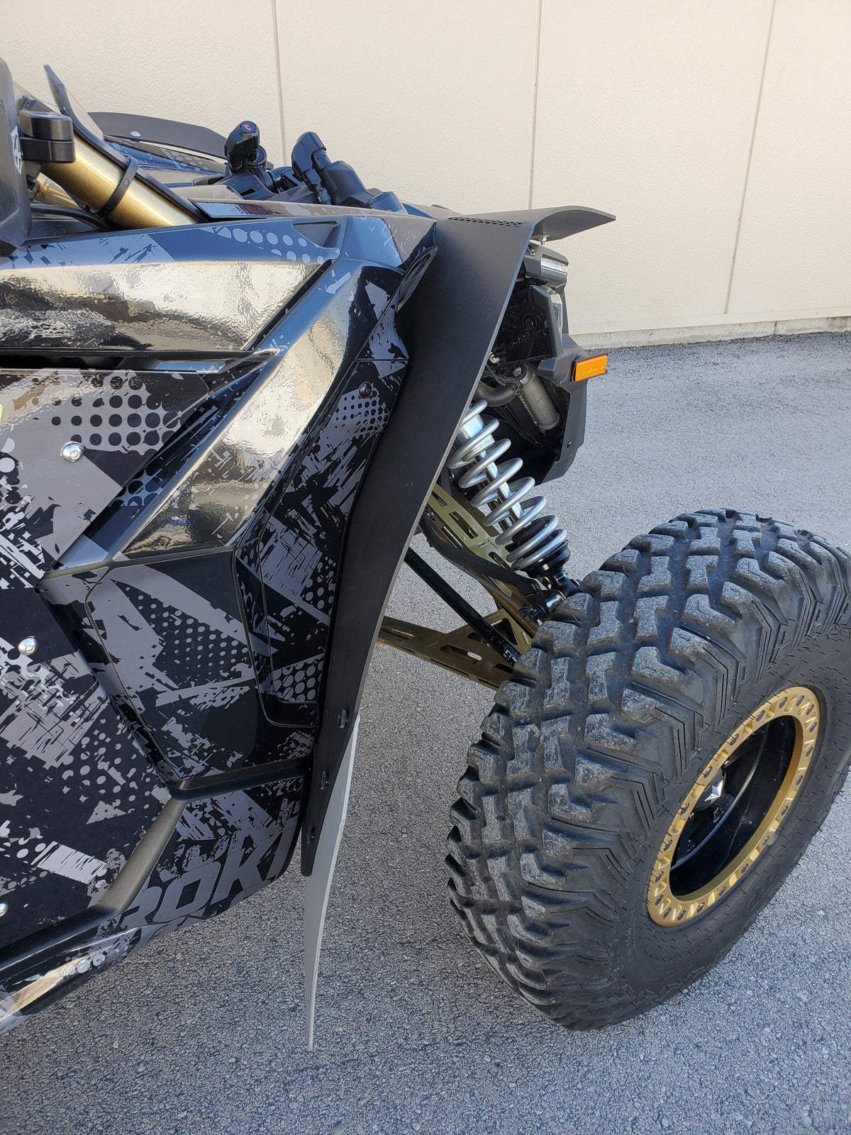 2017 Can-Am Maverick X3 Featuring Rokblokz 72" Fenders with Gray accents - Front 2