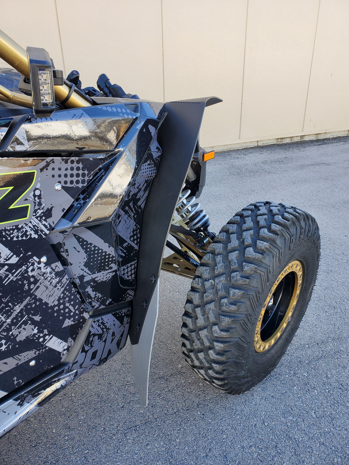 2017 Can-Am Maverick X3 Featuring Rokblokz 72" Fenders with Gray accents - Front 4
