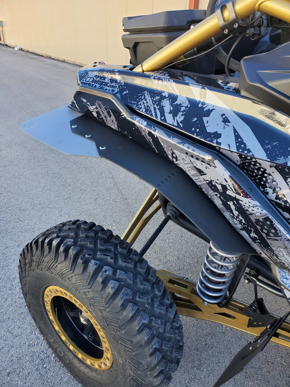 2017 Can-Am Maverick X3 Featuring Rokblokz 72" Fenders with Gray accents - REAR 1