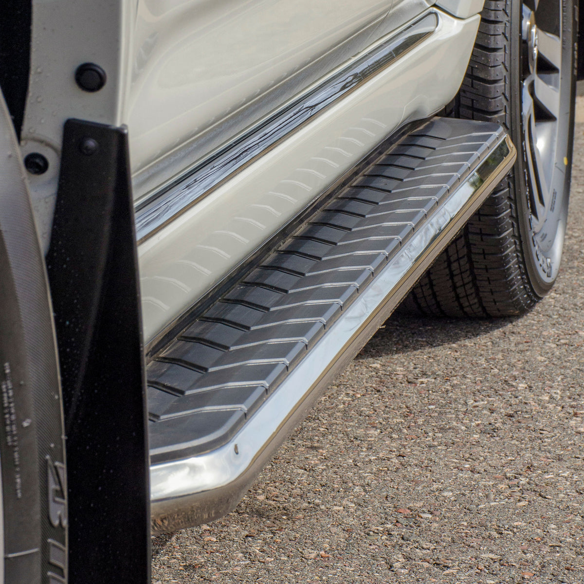 ARIES 2051015 AeroTread 5 x 70-Inch Polished Stainless SUV Running Boards, Select Toyota Highlander