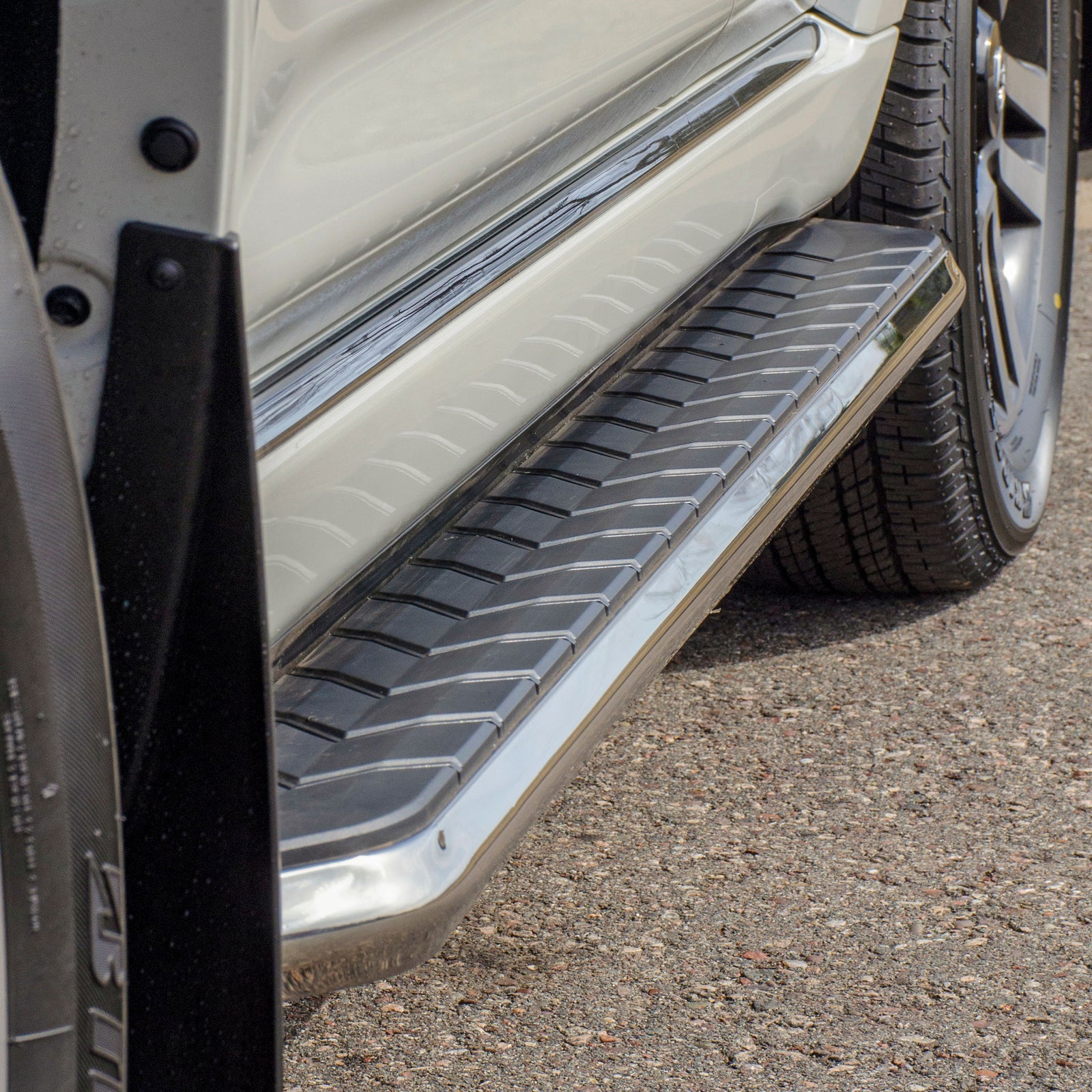ARIES 2051015 AeroTread 5 x 70-Inch Polished Stainless SUV Running Boards, Select Toyota Highlander