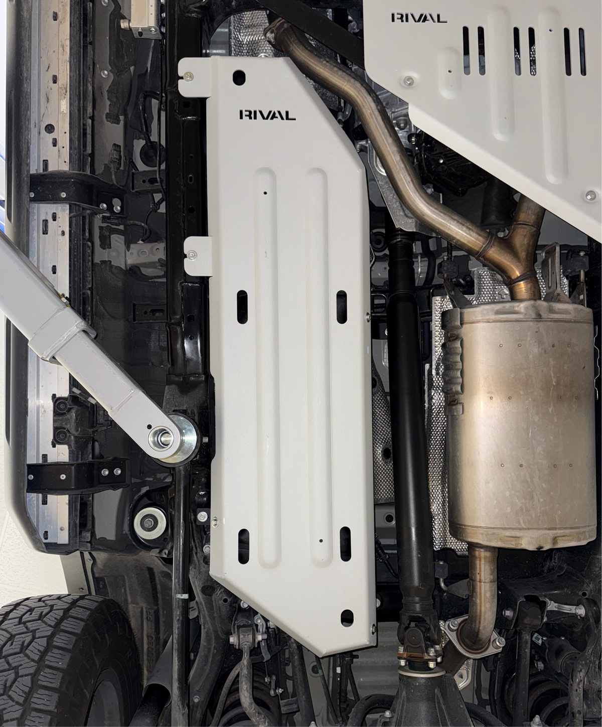 Rival 2024-2025 Toyota Land Cruiser Aluminum Fuel Tank Skid Plate - 2333.9581.1.6