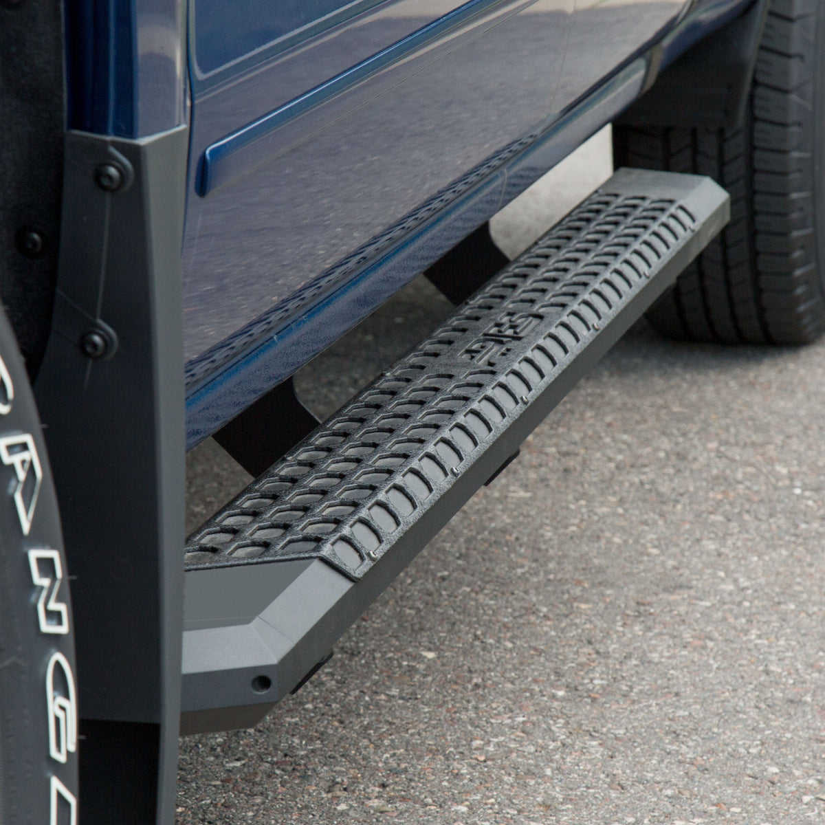 ARIES 2556047 AdvantEDGE Black Aluminum 91-Inch Truck Running Boards, Select Chevrolet Silverado, Tahoe, Suburban, GMC Sierra, Yukon