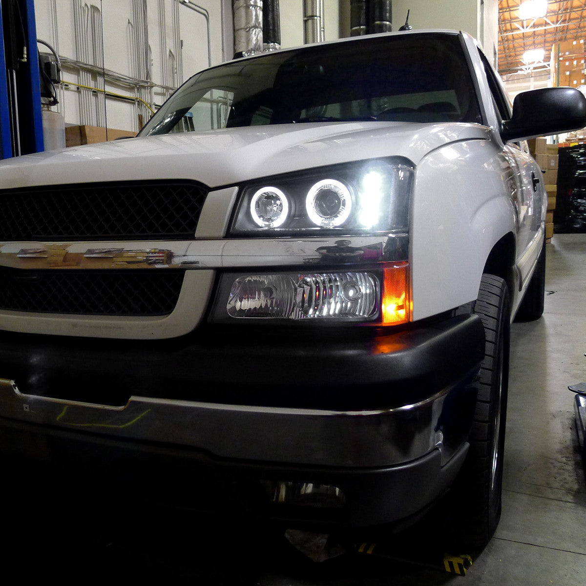 Spec-D Tuning - 2002-2007 Chevrolet Silverado/Avalanche Bumper Lights (Matte Black Housing/Clear Lens) - 2LB-SIV04JM-RS