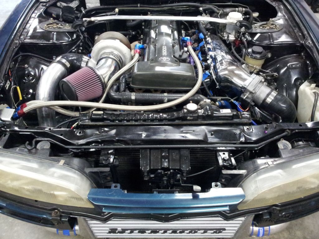 Mishimoto Universal Silver R Line Intercooler Overall Size: 31x12x4 Core Size: 24x12x4 Inlet / Outle - MMINT-UR by Mishimoto 