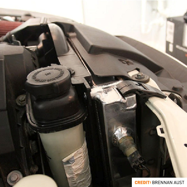 Mishimoto 92-99 BMW E36 Manual Aluminum Radiator - MMRAD-E36-92 for 1984-1999 BMW 3 Series - detail view