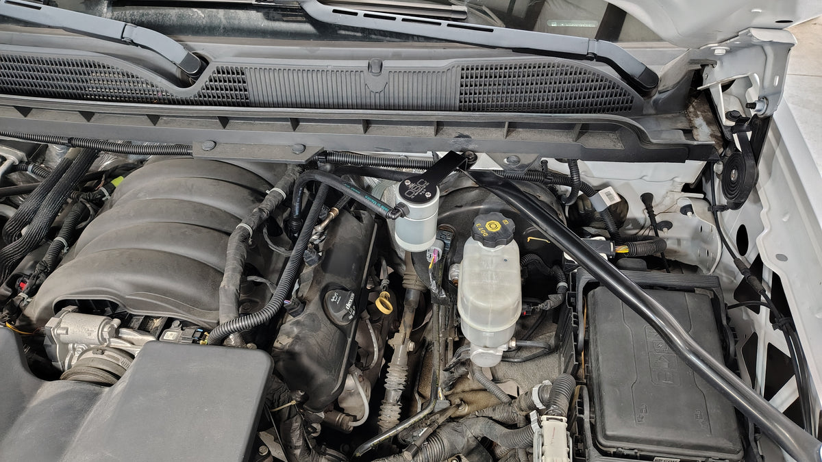 J&L 14-18 Chevy Silverado 1500 / 14-18 GMC Sierra 1500 4.3L V6 Oil Separator - Clear Anodized - 3123D-C