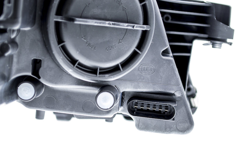 Hella 2006-2011 Mercedes-Benz CLS500 Halogen Headlight Assembly - 008821051