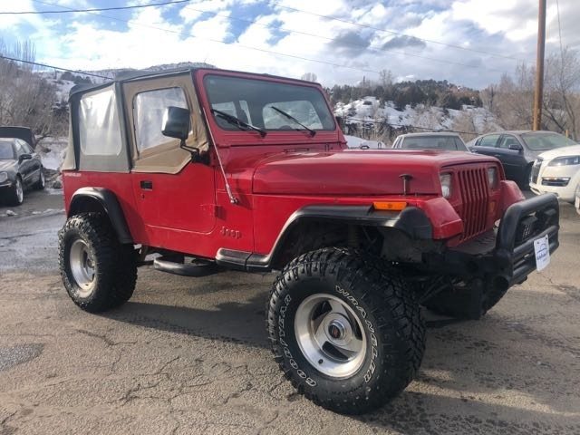 Rough Country - 2.5 Inch Lift Kit - Jeep Wrangler YJ 4WD (1987-1995) - 615.20 for 1987-1995 Jeep Wrangler - angle view