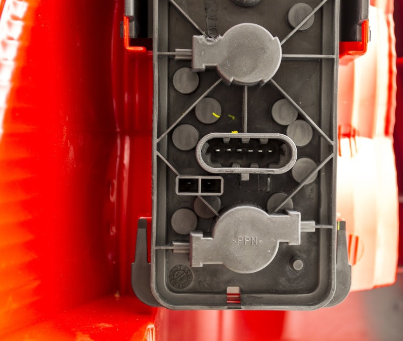 Hella 2002-2005 Mercedes-Benz ML320 Right Tail Light - H24351001