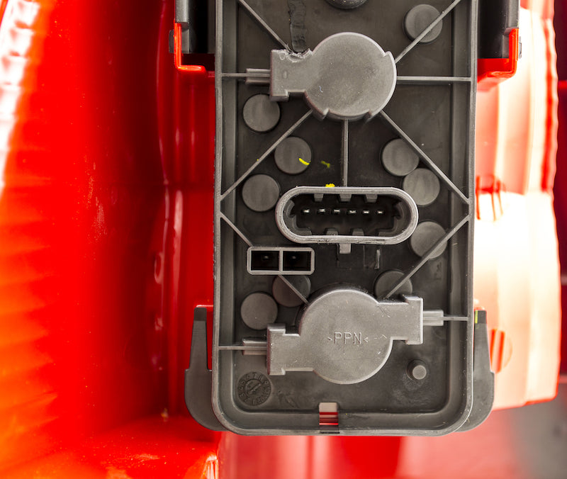 Hella 2002-2005 Mercedes-Benz ML320 Right Tail Light - H24351001