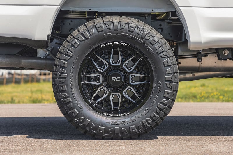 Rough Country 86 Series Wheel/One-Piece/Gloss Black/20x10/6x5.5/-18mm - 86201812 for 1992-2023 GMC Yukon - detail view