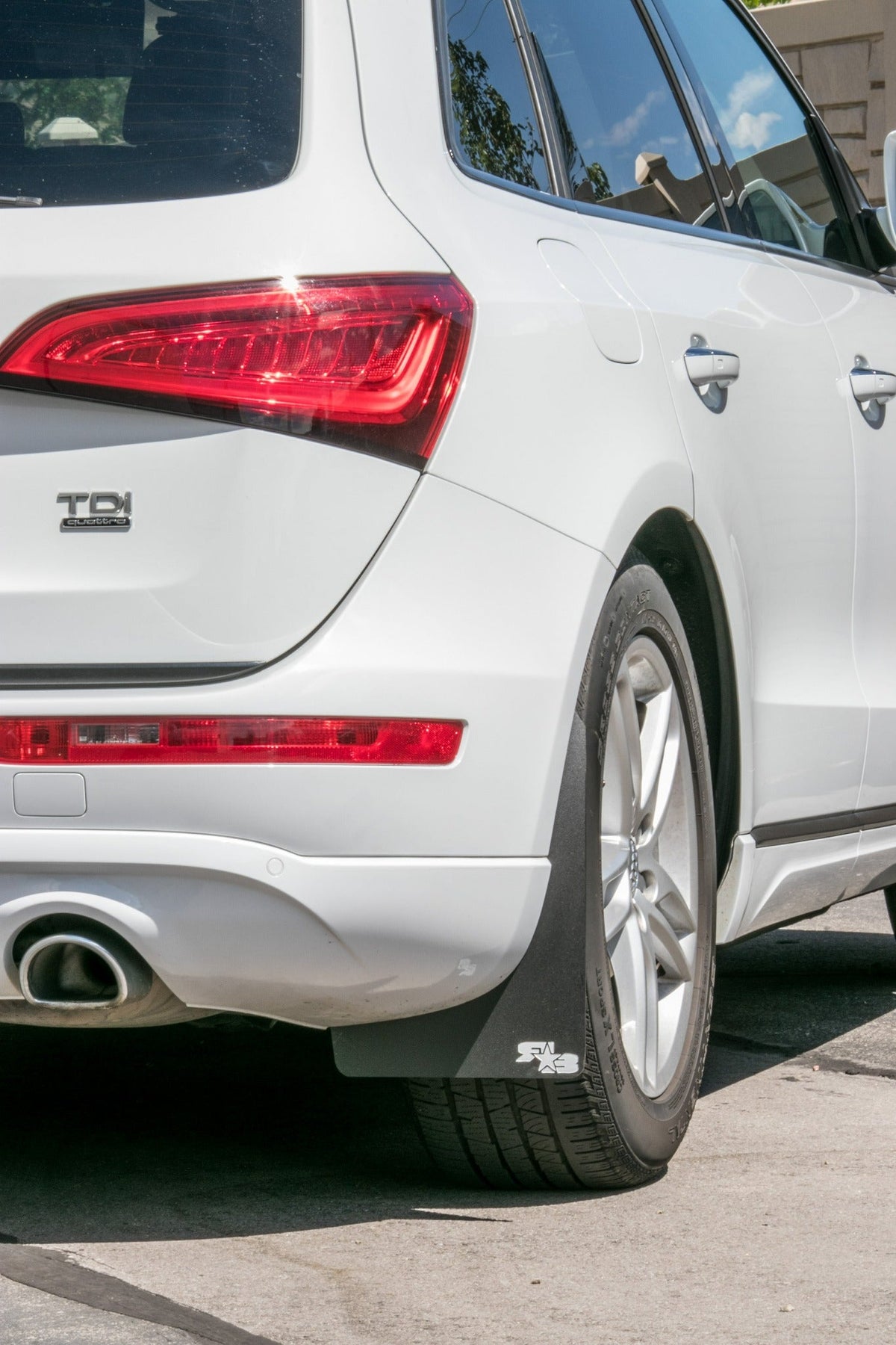 2009 Audi Q5 FT. Rokblokz Mud Flaps in Black