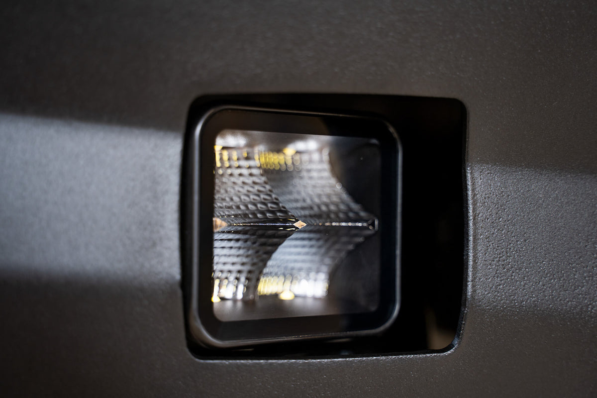 DV8 Offroad - Be3ew40w Universal 3 Inch Cube LED Light With Flood Pattern And Post Mount - BE3EW40W