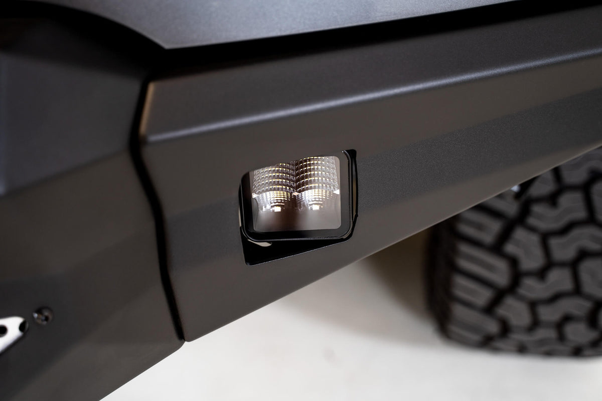 DV8 Offroad - Be3ew40w Universal 3 Inch Cube LED Light With Flood Pattern And Post Mount - BE3EW40W