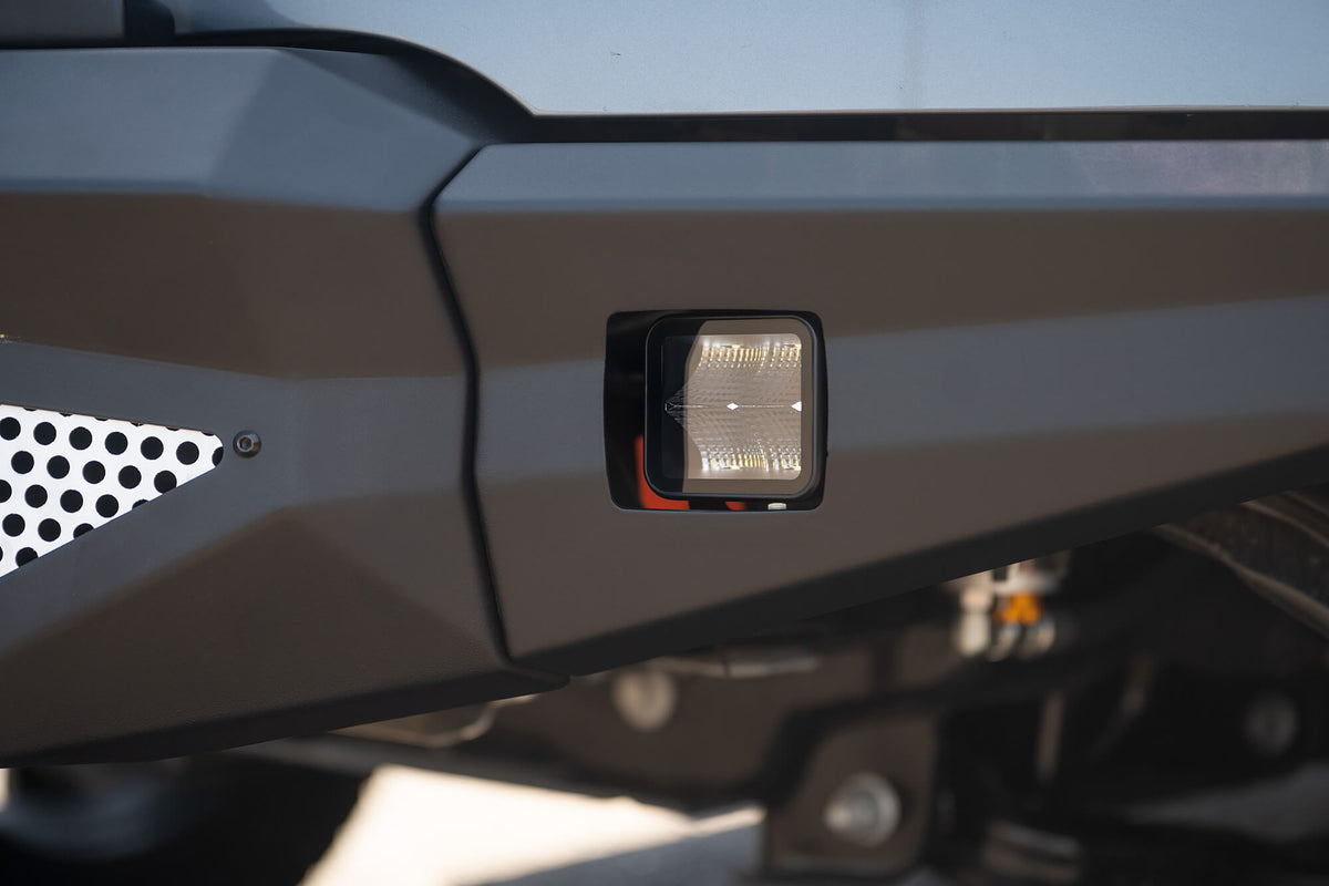 DV8 Offroad - Be3ew40w Universal 3 Inch Cube LED Light With Flood Pattern And Post Mount - BE3EW40W