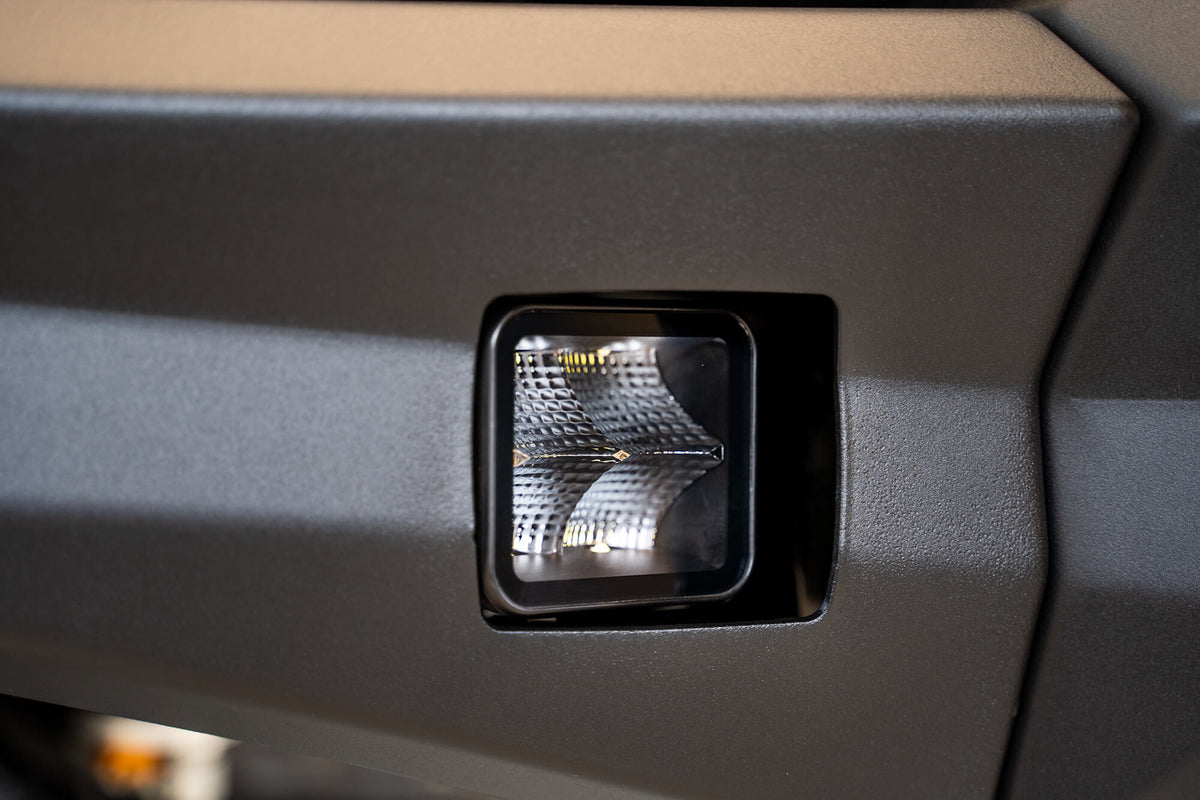 DV8 Offroad - Be3ew40w Universal 3 Inch Cube LED Light With Flood Pattern And Post Mount - BE3EW40W