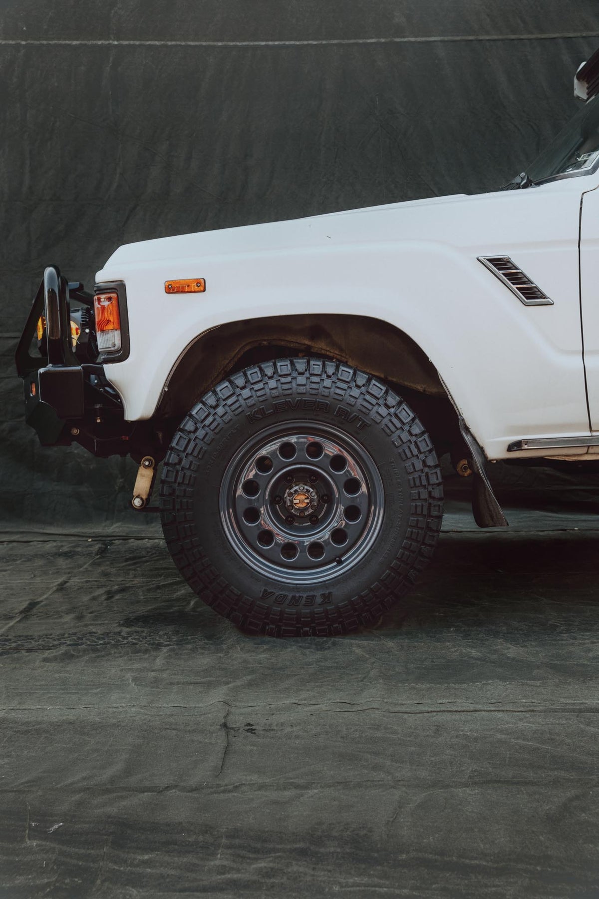 Nomad N501UG Convoy 18x8in / 5x130 BP / 25mm Offset / 71.6mm Bore