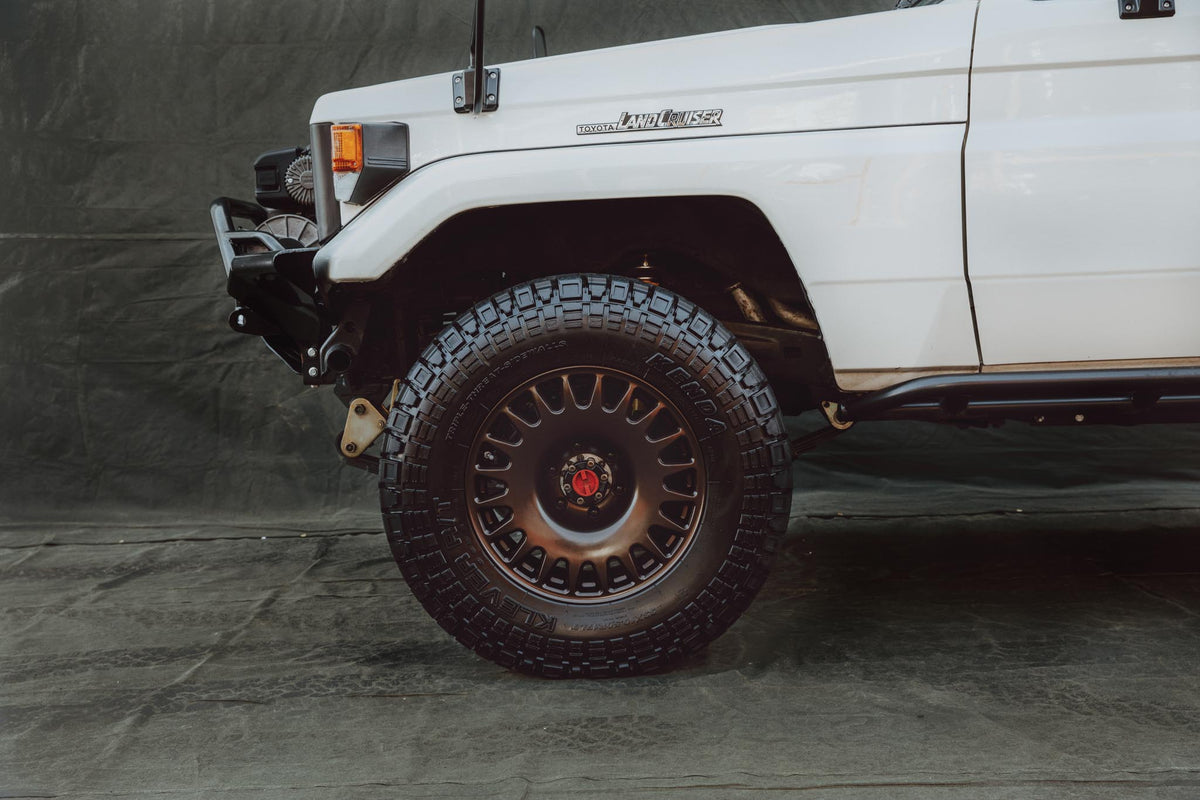 Nomad N503CO Sahara 15x7in / 5x114.3 BP / 15mm Offset / 72.62mm Bore