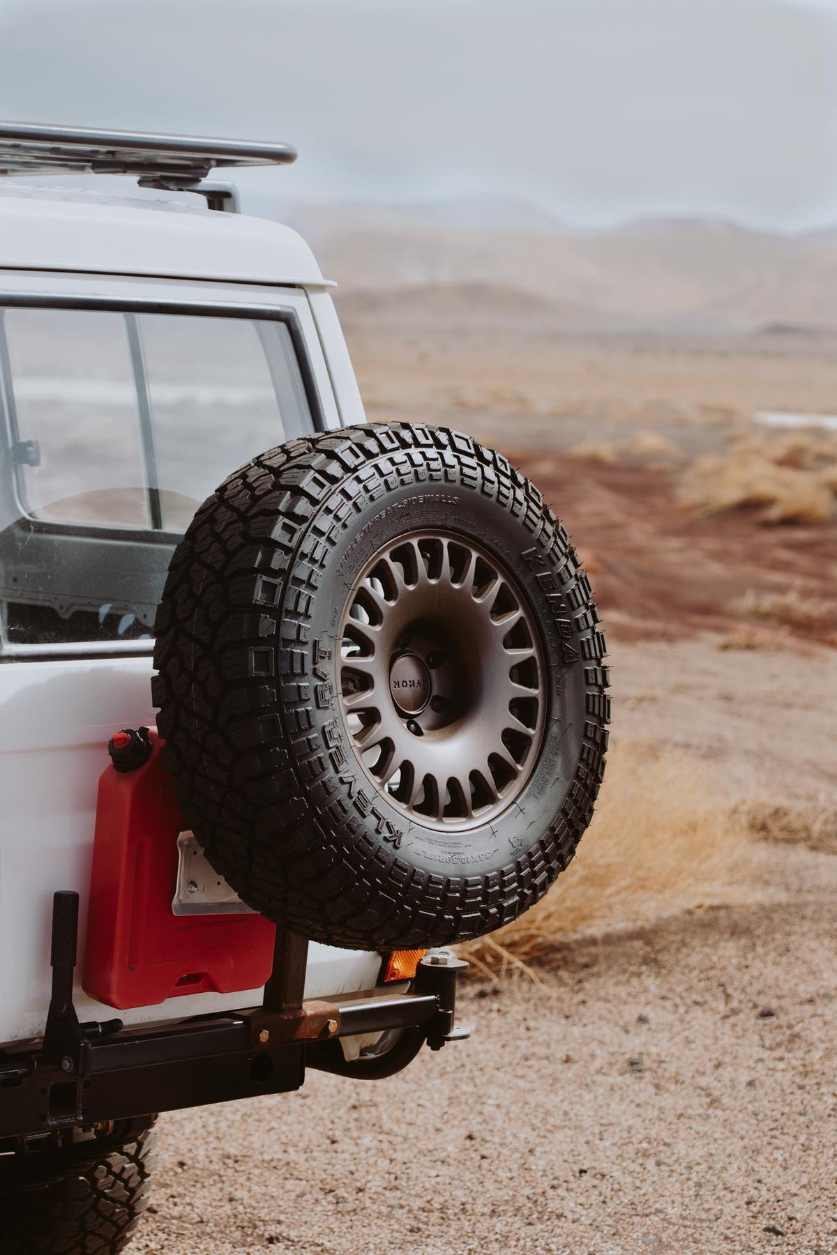 Nomad N503CO Sahara 18x8in / 5x130 BP / 25mm Offset / 71.6mm Bore