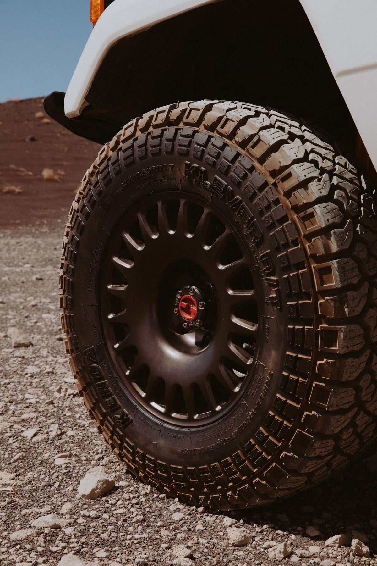 Nomad N503CO Sahara 16x8in / 6x139.7 BP / -10mm Offset / 106.1mm Bore