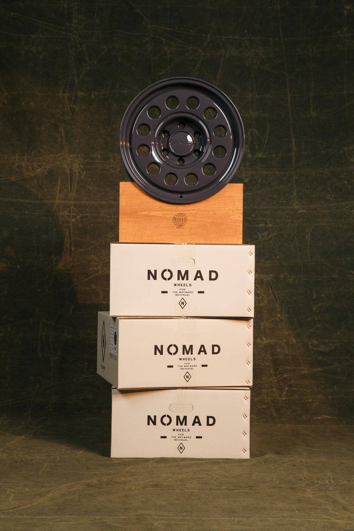 Nomad N501UG Convoy 18x8in / 5x130 BP / 25mm Offset / 71.6mm Bore
