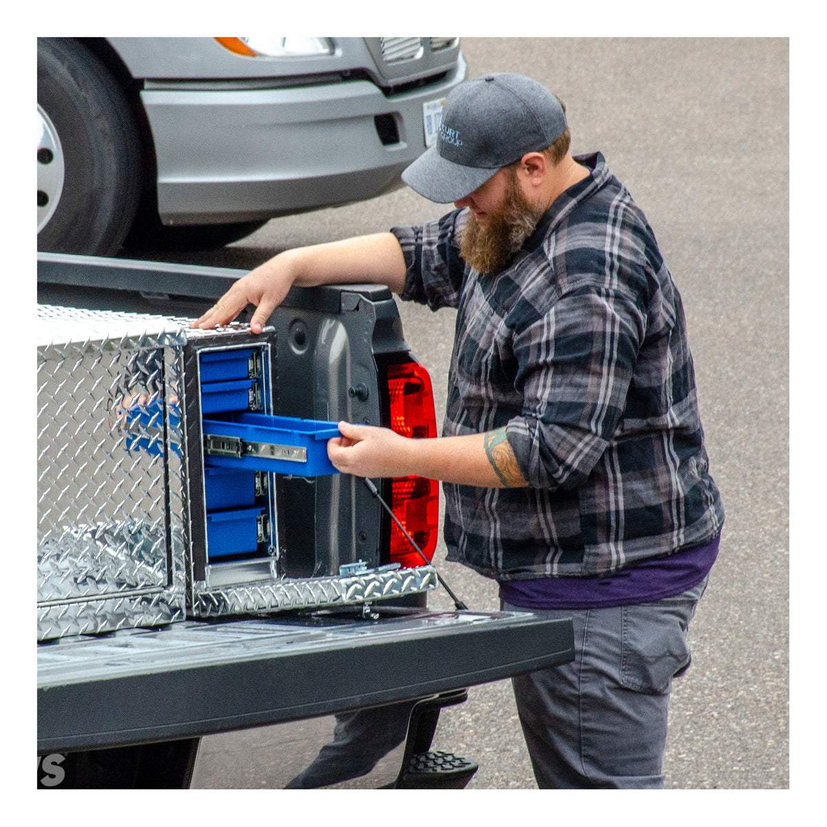 UWS DS-22 Bright Aluminum 22" Drawer Truck Tool Box (LTL Shipping Only)