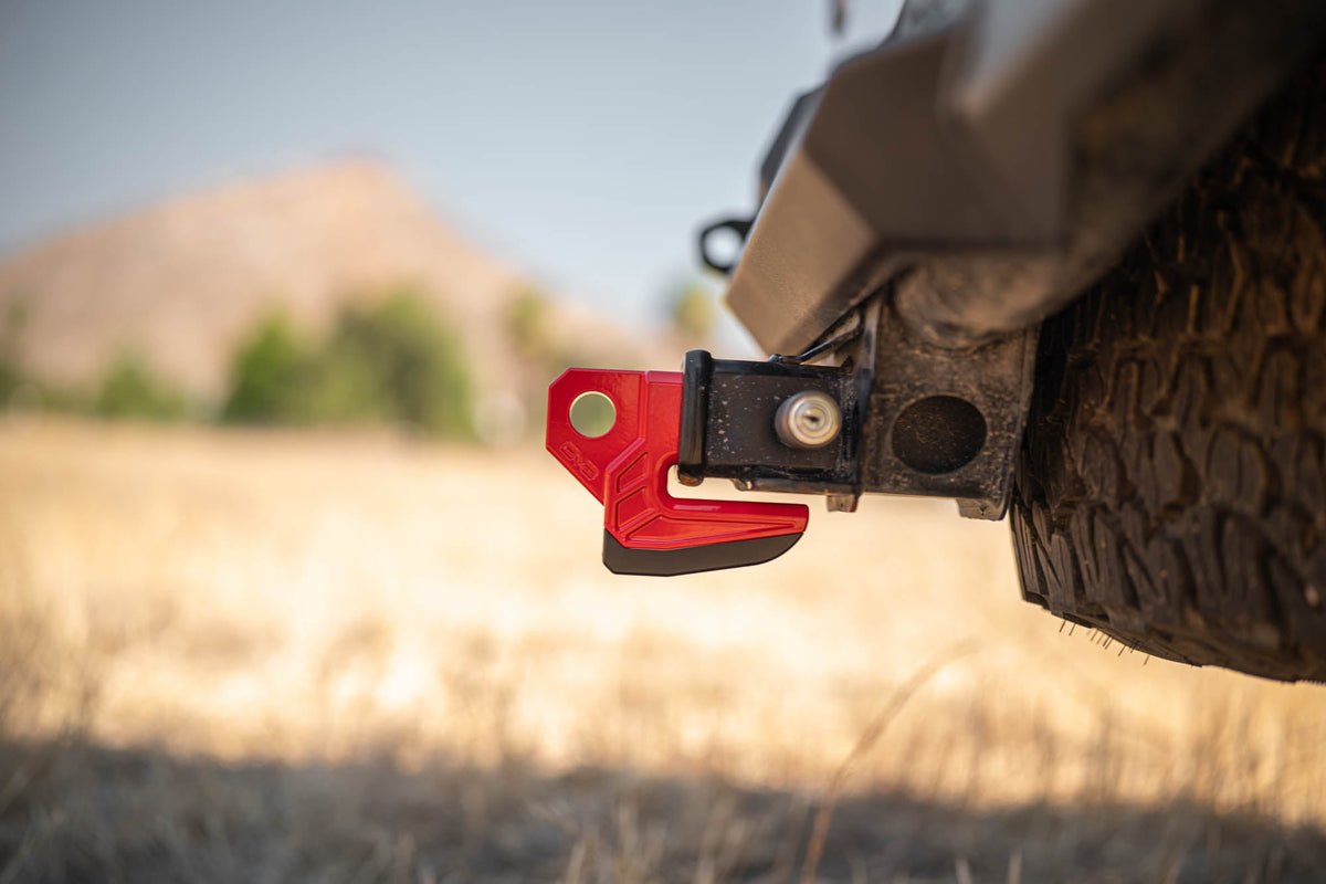 DV8 Offroad - DV8 Xtract 2" Hitch Skid Plate - UNHS-01RD