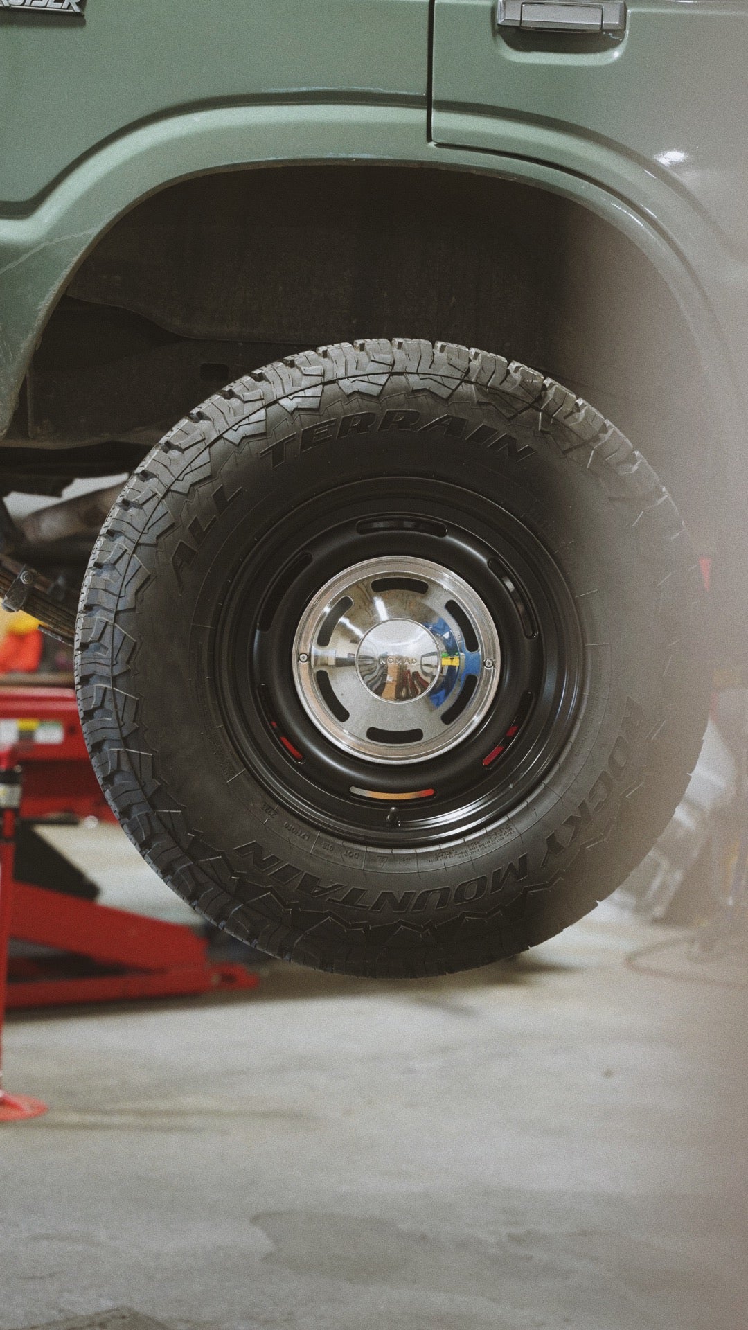 Nomad N504SB Field 16x8in / 6X139.7 BP / 0mm Offset / 106.1mm Bore