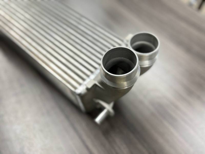 Whipple '22-24 Ford Bronco Raptor 3.0 L Mega Cooler (50-State Legal)