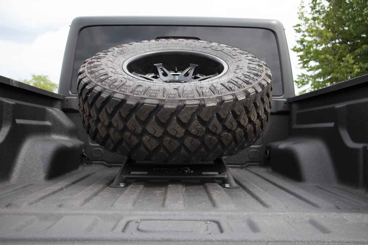 Fishbone Offroad 2020+ Jeep Gladiator JT In-Bed Tire Carrier - FB21213