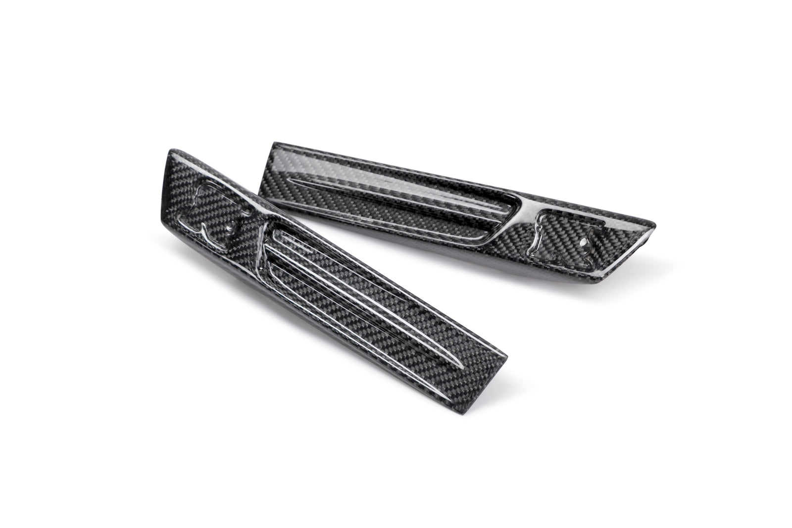 Seibon 09-10 Nissan GTR R35 Carbon Fiber Fender Duct Logos (Pair) - FDL0910NSGTR
