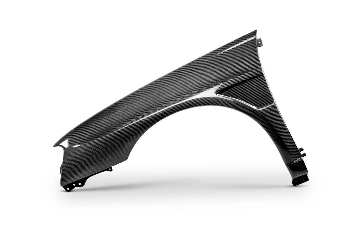 Seibon 04-05 Subaru WRX/STi 10mm Wider Carbon Fiber Fenders - FF0405SBIMP