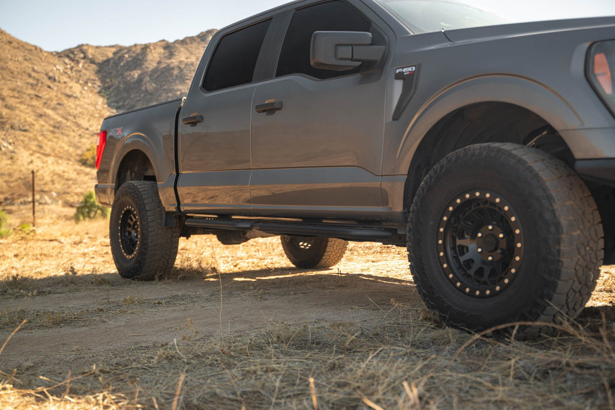 DV8 Offroad - 2015-2026 Ford F-150 Crew Cab & Raptor | OE Plus Side Steps - SRFF1-01