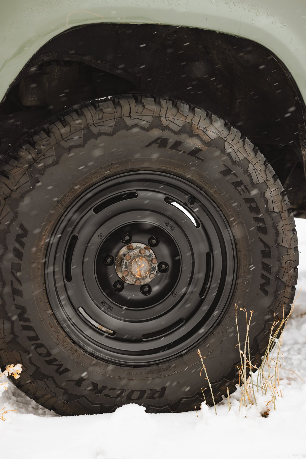 Nomad N504SB Field 17x8.5in / 5x127 BP / 0mm Offset / 106.1mm Bore