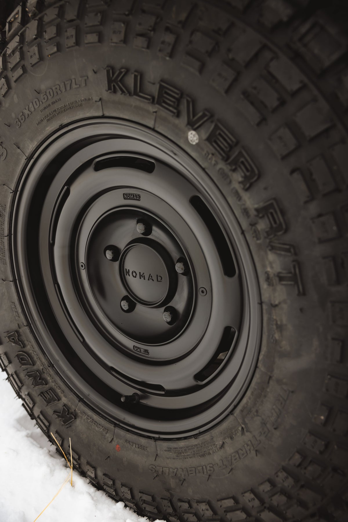 Nomad N504SB Field 16x8in / 6X139.7 BP / 0mm Offset / 106.1mm Bore