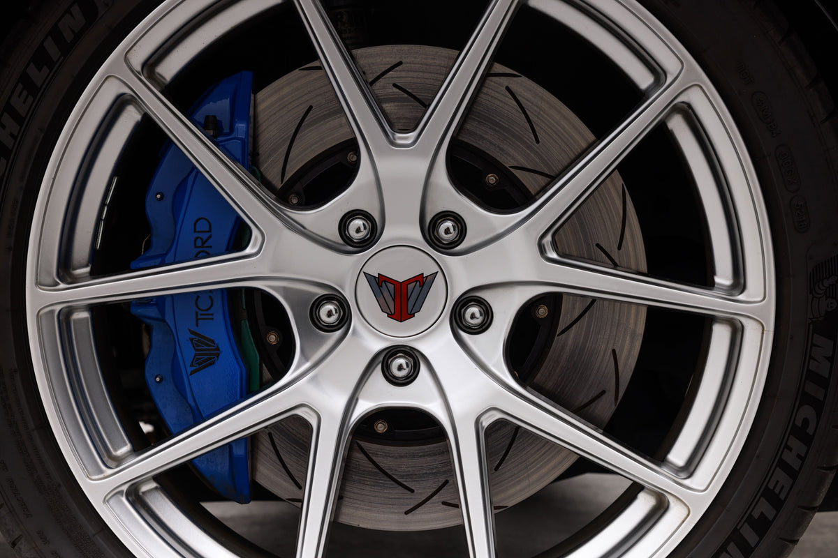 DBA 05-10 Mustang GT V8 Shebly Edition Front Drilled & Slotted 5000 Series 2 Piece Rotor Assembled w - DBA52124BLKXS