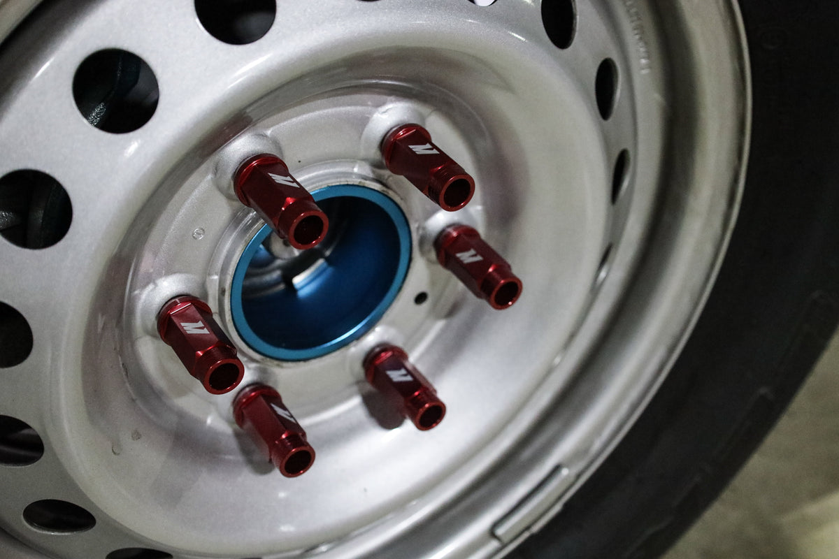 Mishimoto Aluminum Locking Lug Nuts M12x1.5 27pc Set Red - MMLG-15-27LRD for 2021-2026 Ford Bronco - detail view