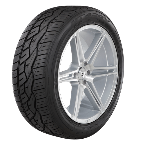 Nitto NT420V 305/40R23 All Season