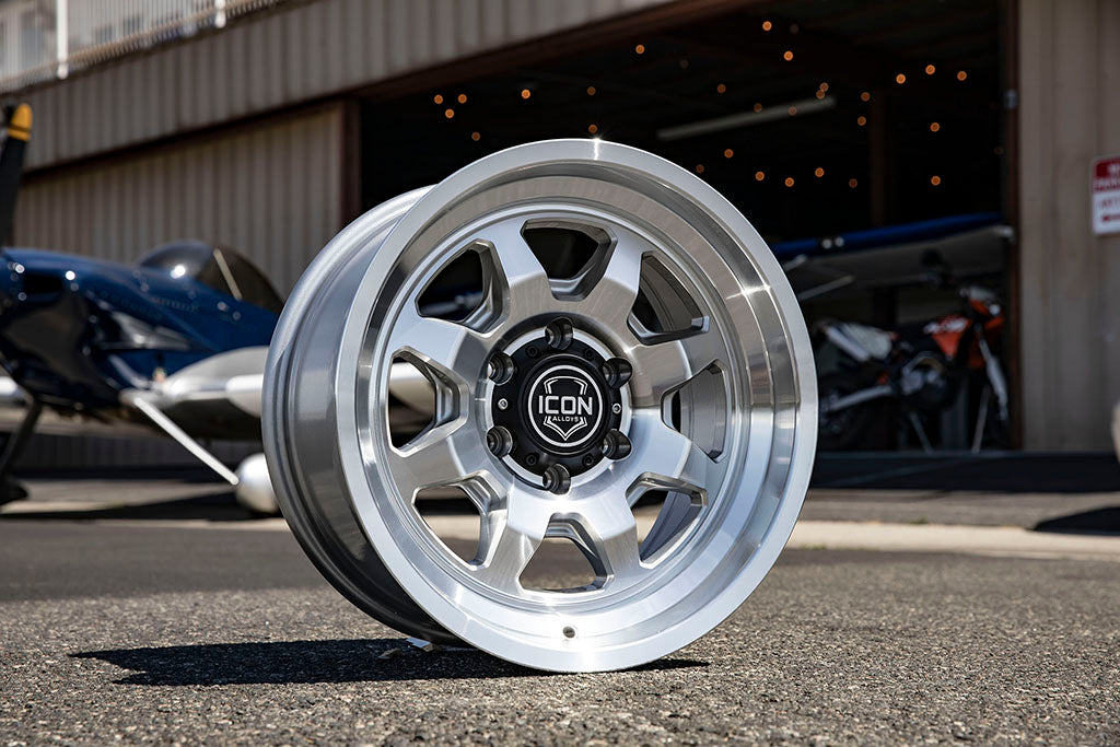 ICON Nuevo 17 X 8.5 5 X 5 6mm Offset 4.5in BS Silver Machined - 8117857345SM