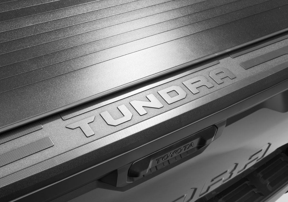 Retrax 18-21 Toyota Tundra CrewMax 5.5ft. Bed (w/Deck Rail Sys) Retrax EQ - EQ0841