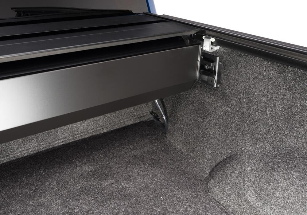 Retrax 05-up Frontier King 6ft Bed / 07-up Crew Cab (w/ or w/o Utilitrack) RetraxONE MX - 60722