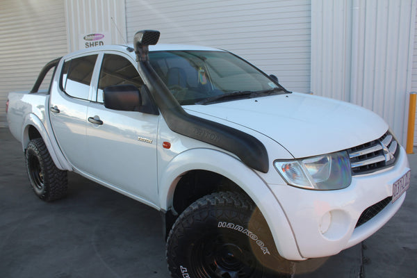 DOBINSONS SNORKEL KIT FOR MITSUBISHI TRITON L200 ML/MN 2.5L & 3.2L DIESEL - RIGHT SIDE MOUNT (SUITS MODELS WITH FLARES ONLY) - SN43-3329