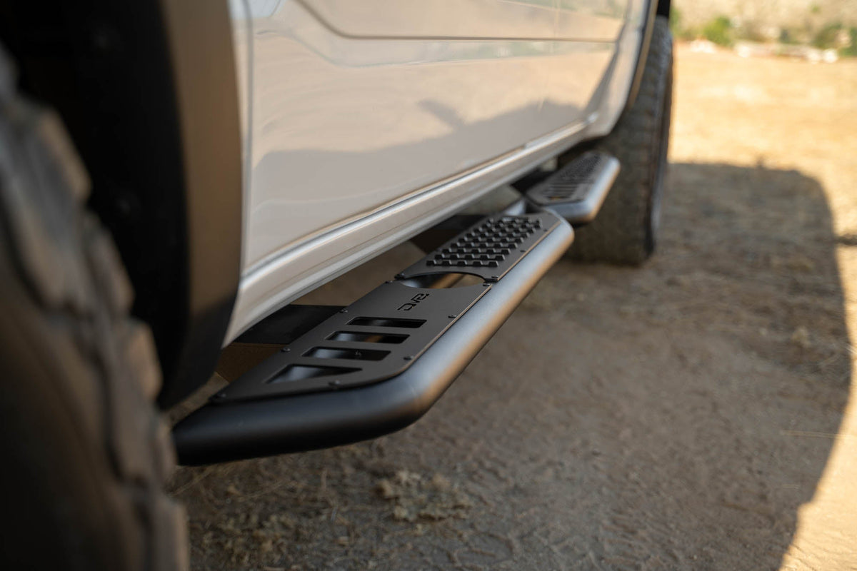 DV8 Offroad - 2019-2024 RAM 1500 Crew Cab OE Plus Side Steps - SRDR1-01