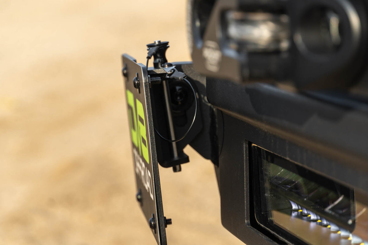 DV8 Offroad - Universal Quick Release D-Ring License Plate Mount - LPUN-01