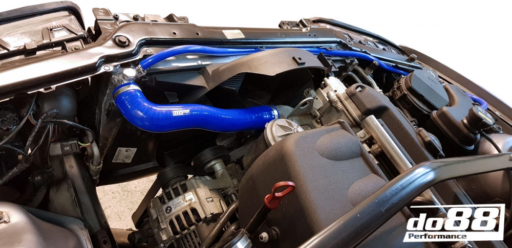 do88 - BMW M3 E46 Radiator Aluminum, Blue hose - WC-310-B