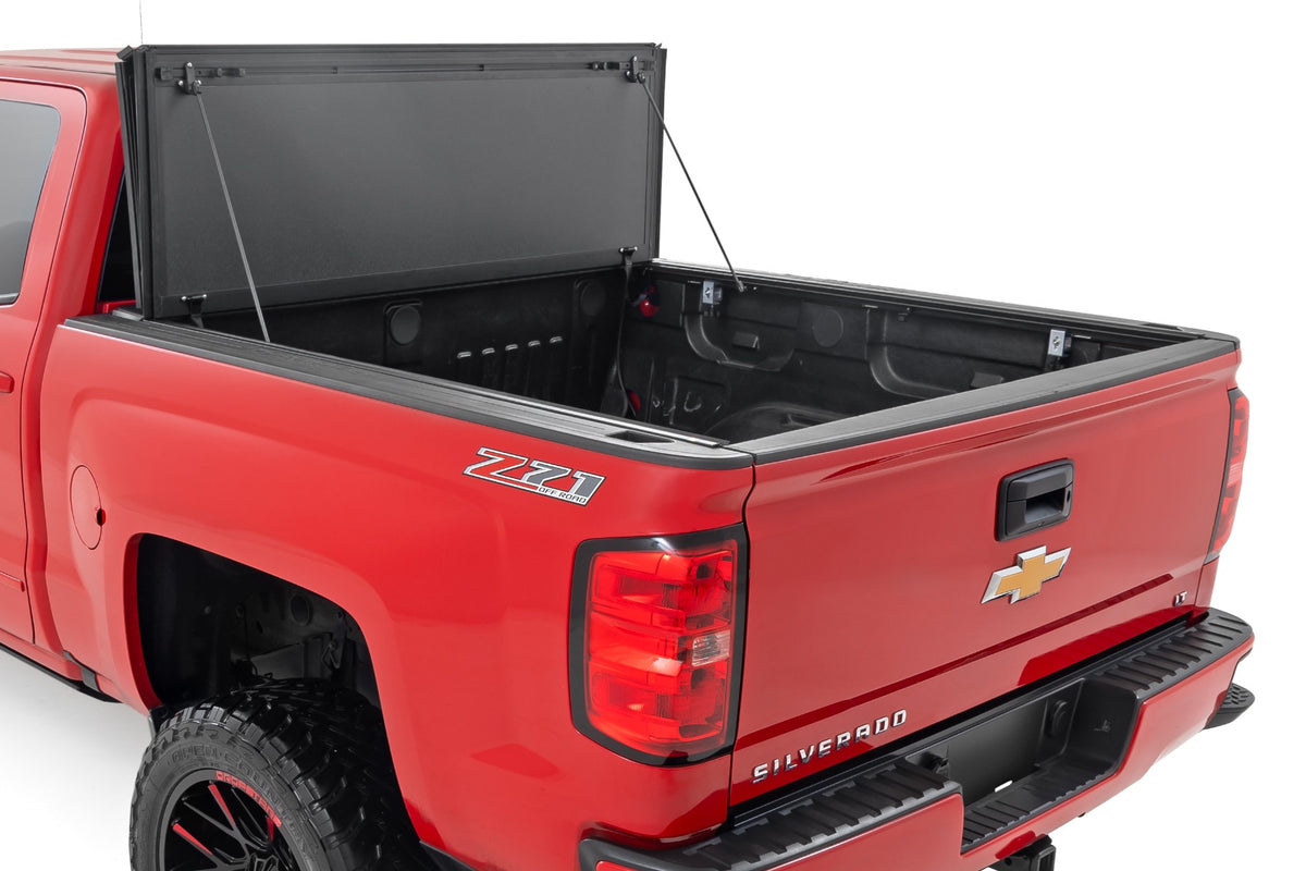 Rough Country - Hard Tri-Fold Flip Up Bed Cover - 6'7" Bed - Rail Cap - Chevy/GMC 1500/2500HD/3500HD (14-19) - 49119651 by Ro